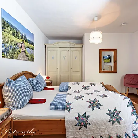 Karner Bed & Breakfast 3*